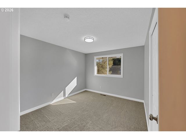 3525 Sw POMONA St, Portland, OR 97219