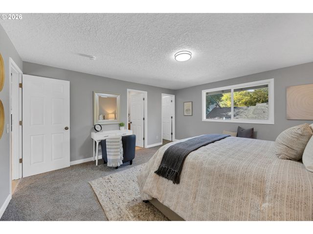 3525 Sw POMONA St, Portland, OR 97219