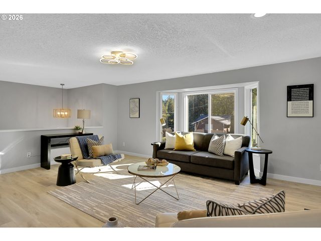 3525 Sw POMONA St, Portland, OR 97219