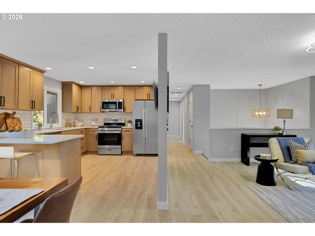 3525 Sw POMONA St, Portland, OR 97219