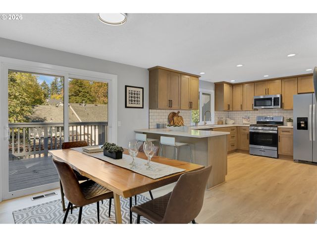 3525 Sw POMONA St, Portland, OR 97219