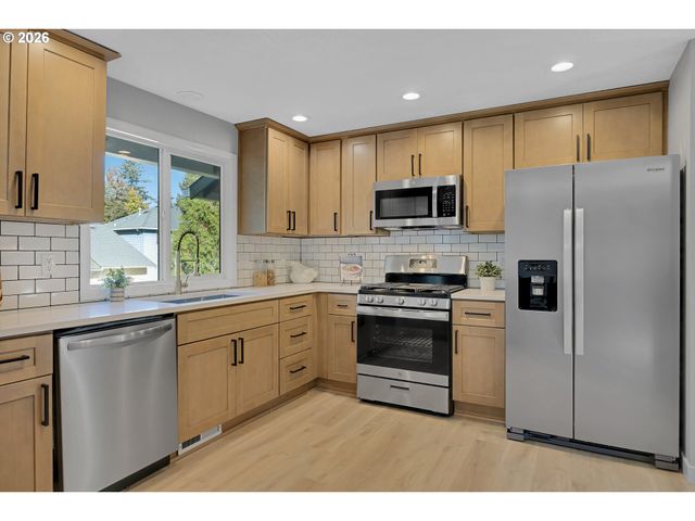 3525 Sw POMONA St, Portland, OR 97219
