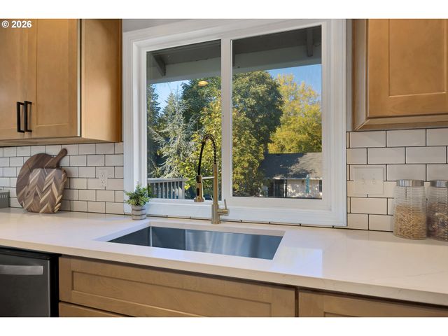 3525 Sw POMONA St, Portland, OR 97219