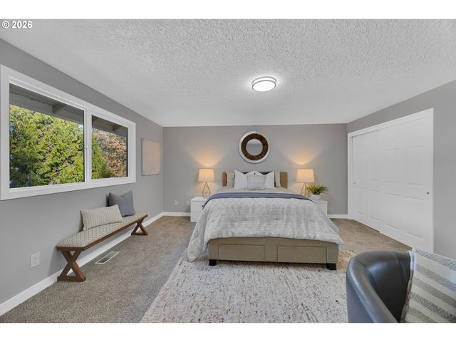 3525 Sw POMONA St, Portland, OR 97219