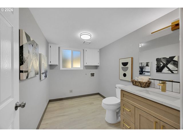 3525 Sw POMONA St, Portland, OR 97219