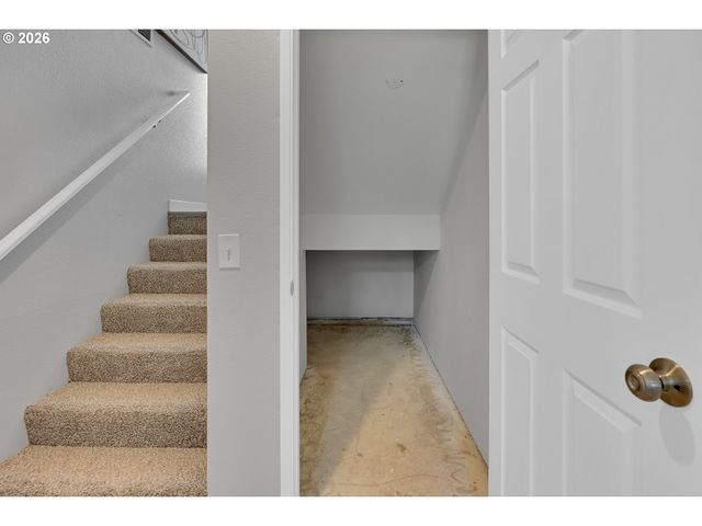 3525 Sw POMONA St, Portland, OR 97219