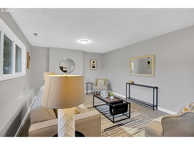 3525 Sw POMONA St, Portland, OR 97219