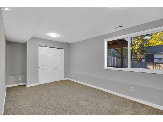 3525 Sw POMONA St, Portland, OR 97219