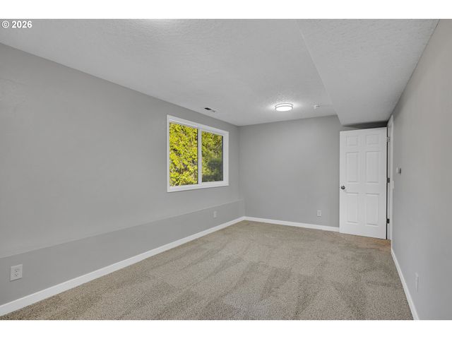 3525 Sw POMONA St, Portland, OR 97219
