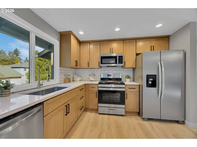 3525 Sw POMONA St, Portland, OR 97219