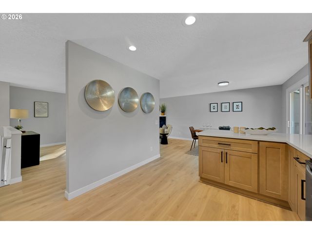 3525 Sw POMONA St, Portland, OR 97219
