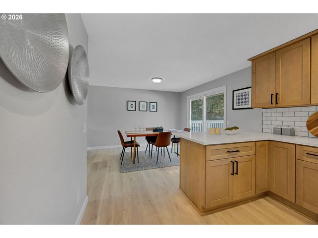 3525 Sw POMONA St, Portland, OR 97219