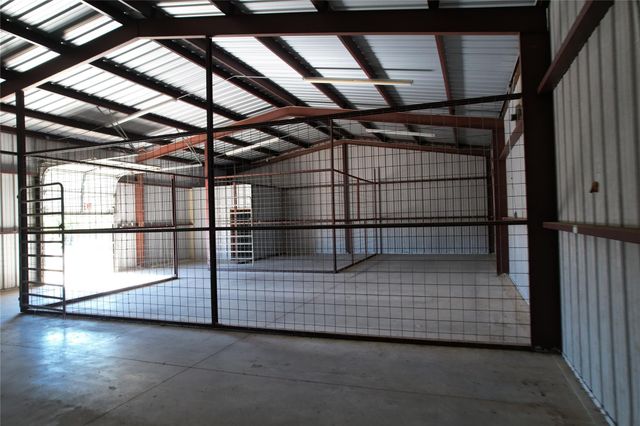 712 N Farm Road 487, Rockdale, TX 76567
