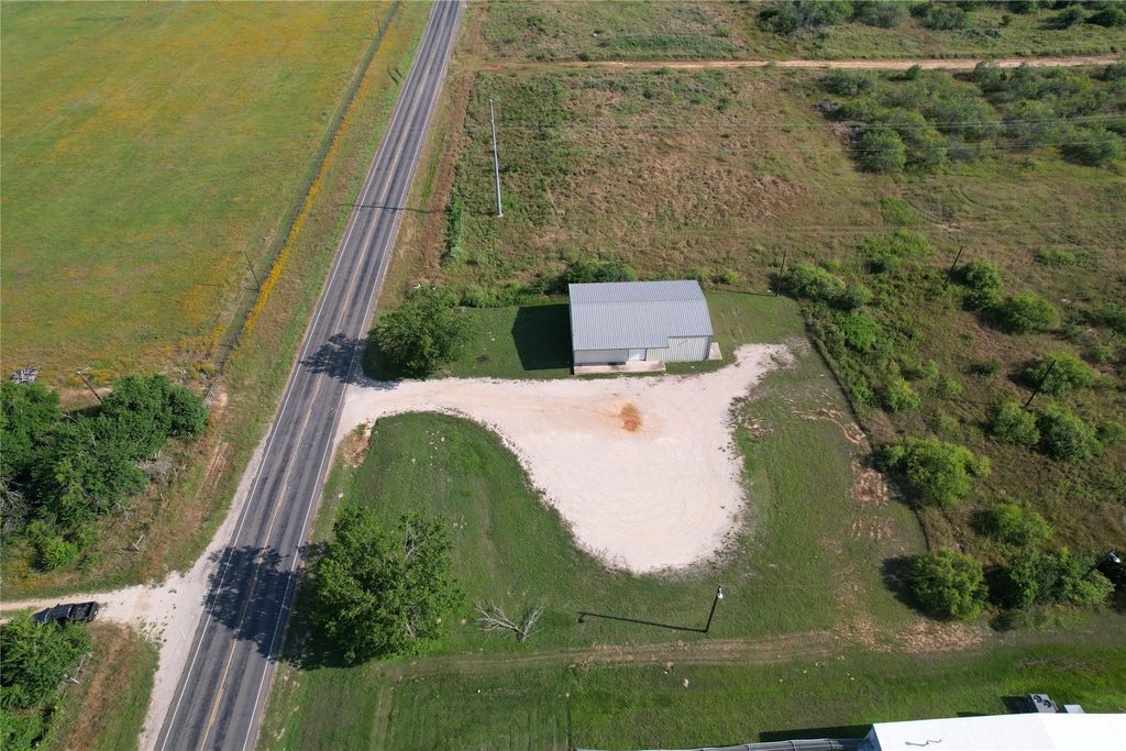 712 N Farm Road 487, Rockdale, TX 76567