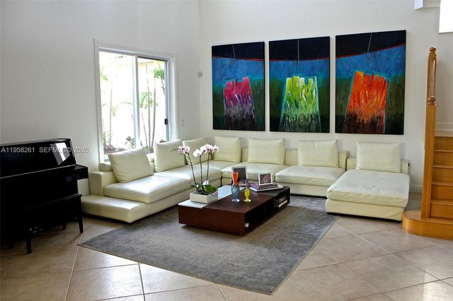 1675 NE 196th St, Miami, FL 33179