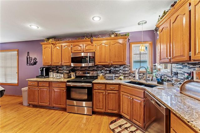 636 SW Lakeview Drive, Grain Valley, MO 64029