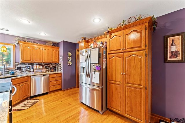 636 SW Lakeview Drive, Grain Valley, MO 64029