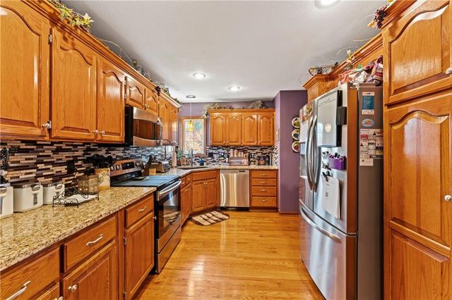 636 SW Lakeview Drive, Grain Valley, MO 64029