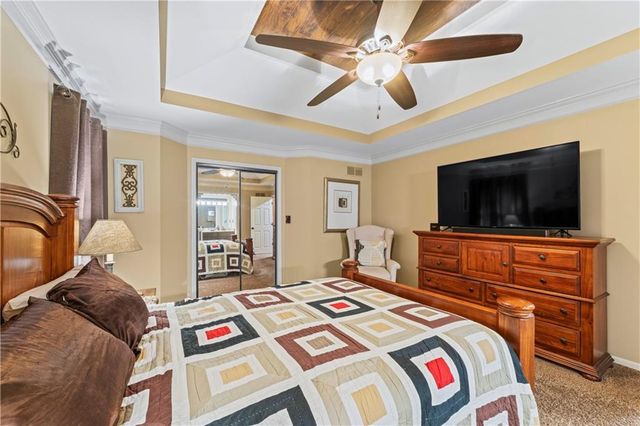 636 SW Lakeview Drive, Grain Valley, MO 64029