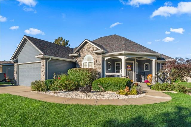 636 SW Lakeview Drive, Grain Valley, MO 64029