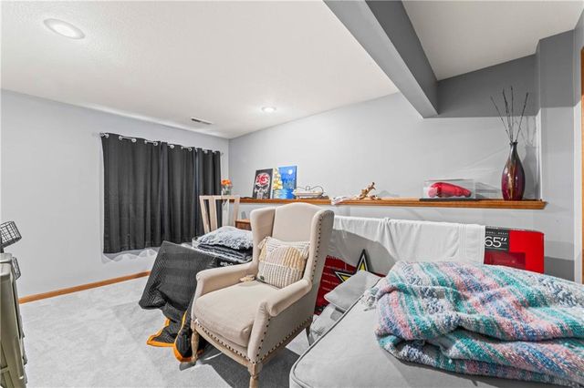 636 SW Lakeview Drive, Grain Valley, MO 64029