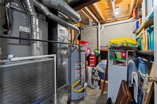 636 SW Lakeview Drive, Grain Valley, MO 64029