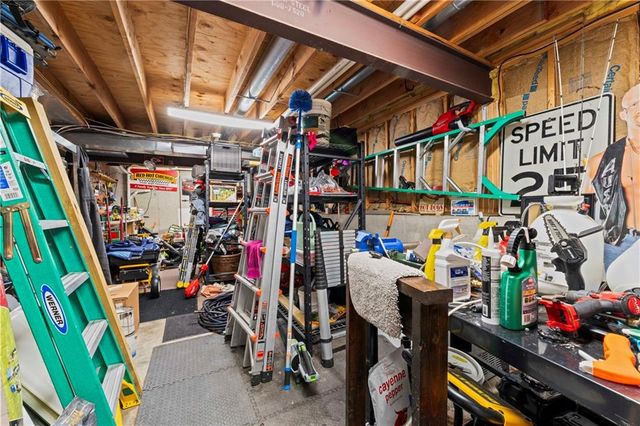 636 SW Lakeview Drive, Grain Valley, MO 64029