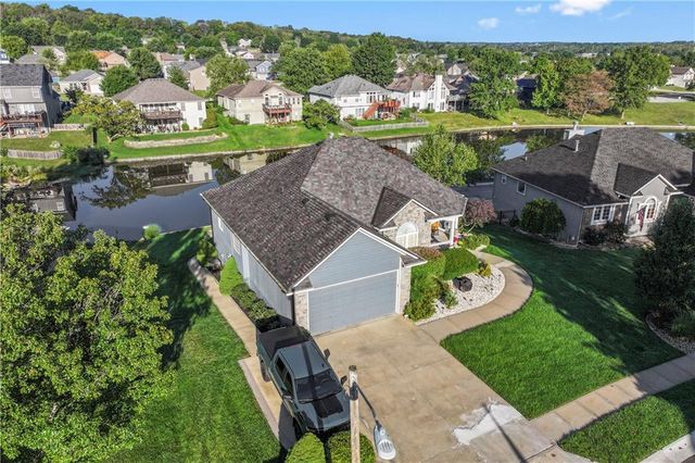 636 SW Lakeview Drive, Grain Valley, MO 64029
