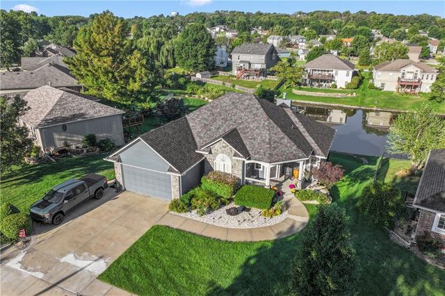 636 SW Lakeview Drive, Grain Valley, MO 64029