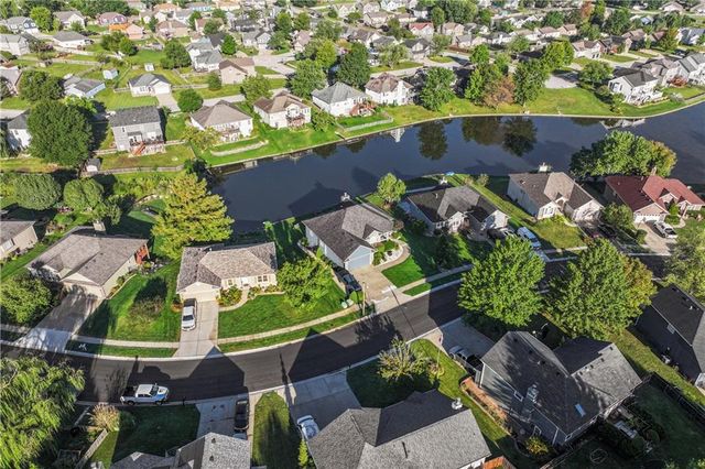 636 SW Lakeview Drive, Grain Valley, MO 64029