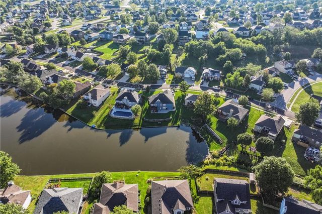 636 SW Lakeview Drive, Grain Valley, MO 64029