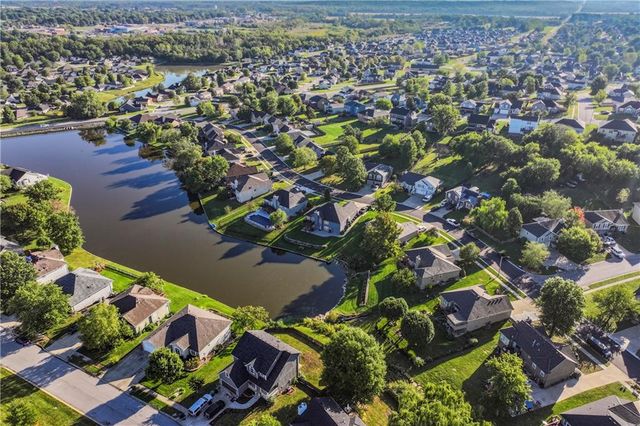 636 SW Lakeview Drive, Grain Valley, MO 64029