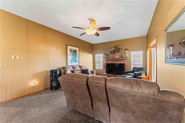 636 SW Lakeview Drive, Grain Valley, MO 64029