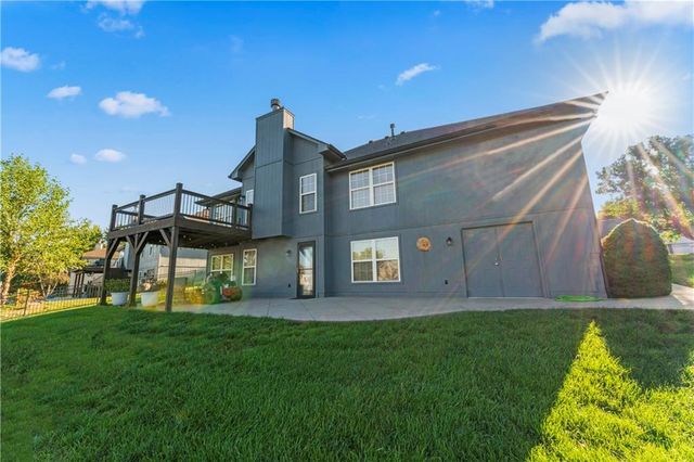 636 SW Lakeview Drive, Grain Valley, MO 64029