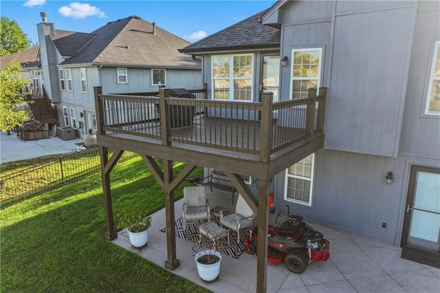 636 SW Lakeview Drive, Grain Valley, MO 64029