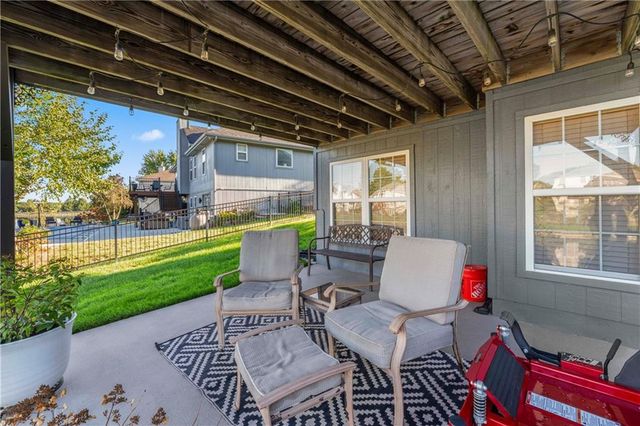 636 SW Lakeview Drive, Grain Valley, MO 64029