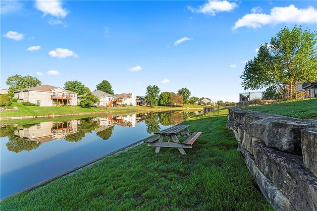 636 SW Lakeview Drive, Grain Valley, MO 64029