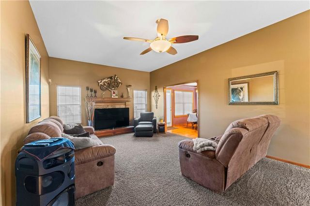 636 SW Lakeview Drive, Grain Valley, MO 64029