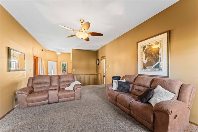 636 SW Lakeview Drive, Grain Valley, MO 64029