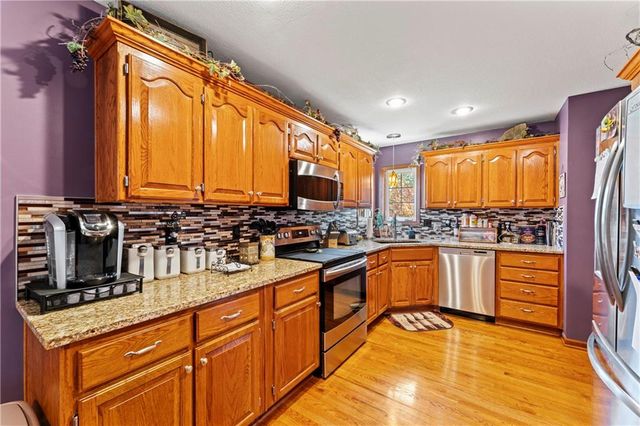 636 SW Lakeview Drive, Grain Valley, MO 64029