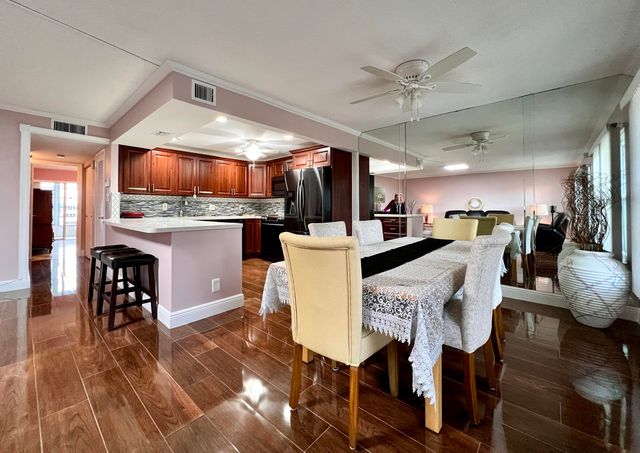 313 Wellington L, West Palm Beach, FL 33417