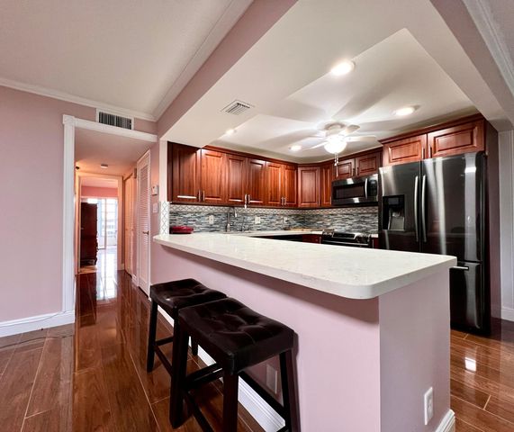 313 Wellington L, West Palm Beach, FL 33417