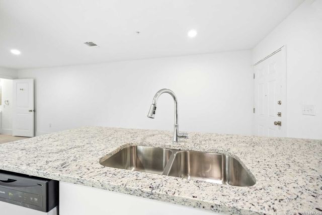 138 Ware Blvd Unit 1201, San Antonio, TX 78221