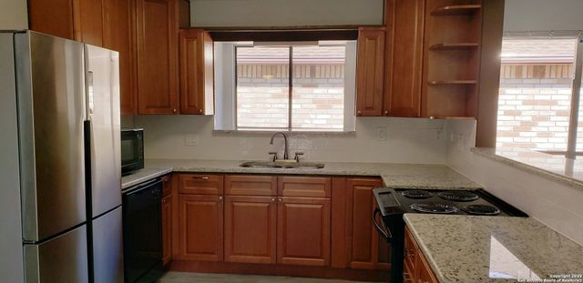 9210 FISHERS HILL DR, San Antonio, TX 78240