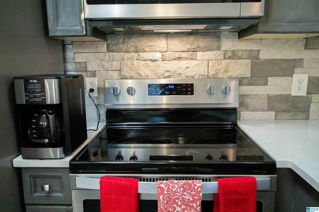 293 VILLAGE DRIVE, Calera, AL 35040