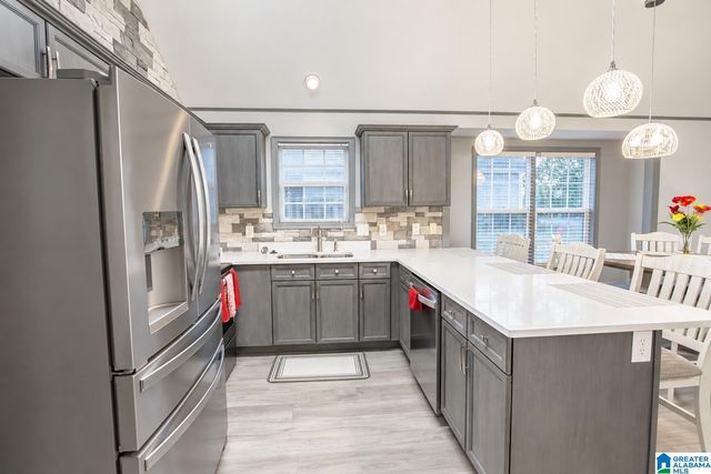 293 VILLAGE DRIVE, Calera, AL 35040