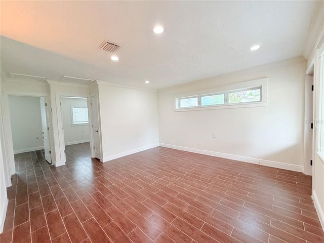 1843 OKLAHOMA AVENUE NE, St Petersburg, FL 33703