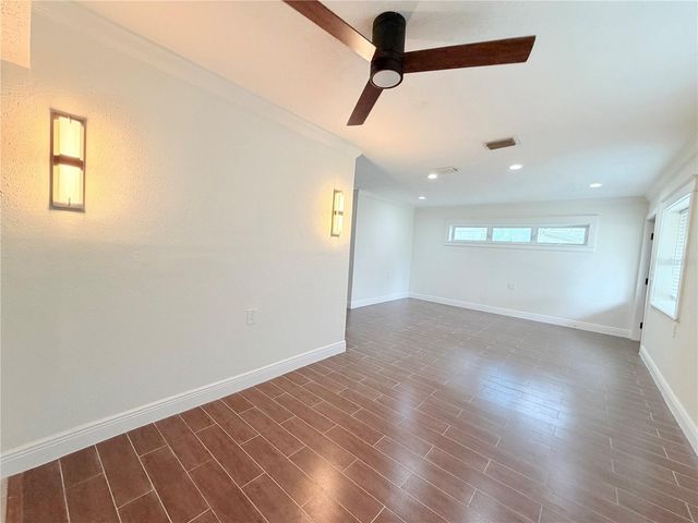 1843 OKLAHOMA AVENUE NE, St Petersburg, FL 33703