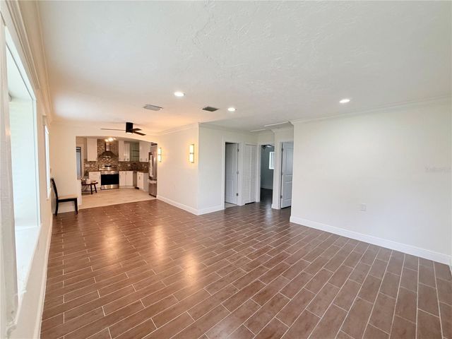 1843 OKLAHOMA AVENUE NE, St Petersburg, FL 33703