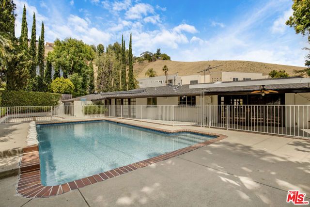 4730 Cerrillos Drive, Woodland Hills (los Angeles), CA 91364